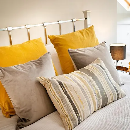 Luxury - Town Centre Apartment
