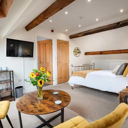 Luxury - Town Centre Apartment